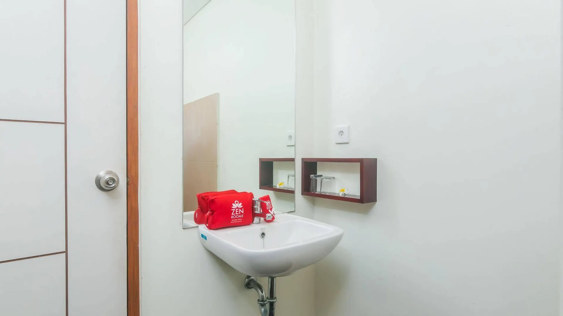 Zen Rooms Seminyak Mertanadi